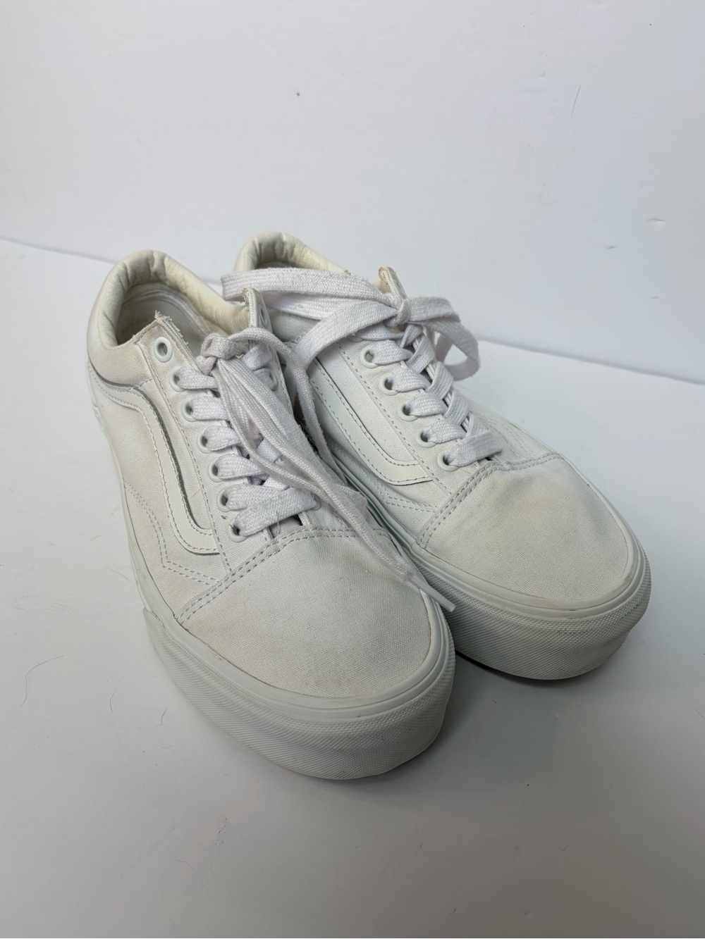 Vans White Old Skool Platform Shoes- (Men’s US 8/Women’s 9.5)